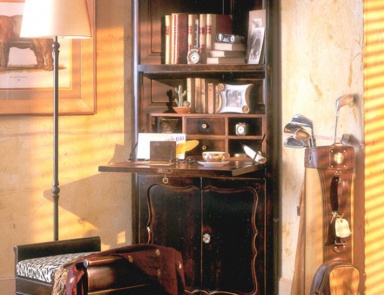 Corner secretaire, PREGNO