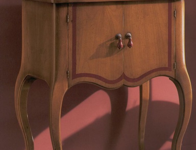 Cupboard on high legs, PREGNO