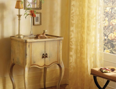 Cupboard on high legs, PREGNO