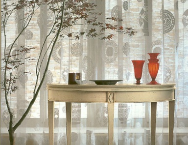 The console on high legs, PREGNO