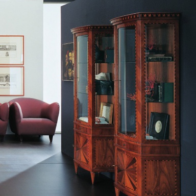 Showcase with one door