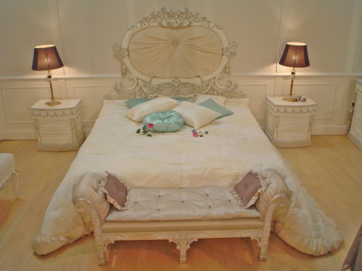 Headsets for bedrooms Idalia