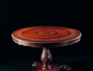 Coffee table in classic style, Ramplodi