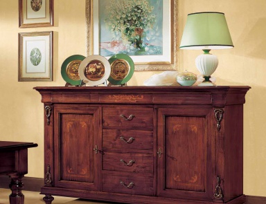 A low chest on legs, Corso