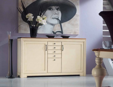 A low chest on legs, Corso