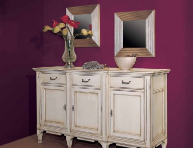 A low chest on legs, Corso