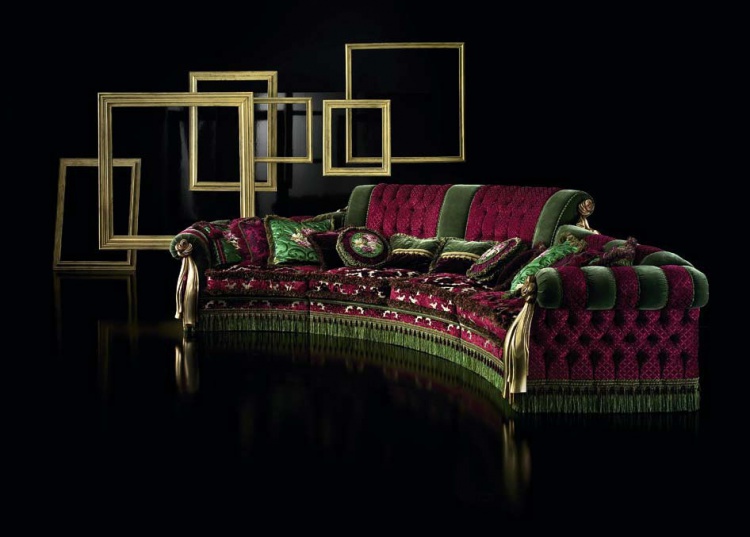 The four-seater sofa by Paolo Lucchetta