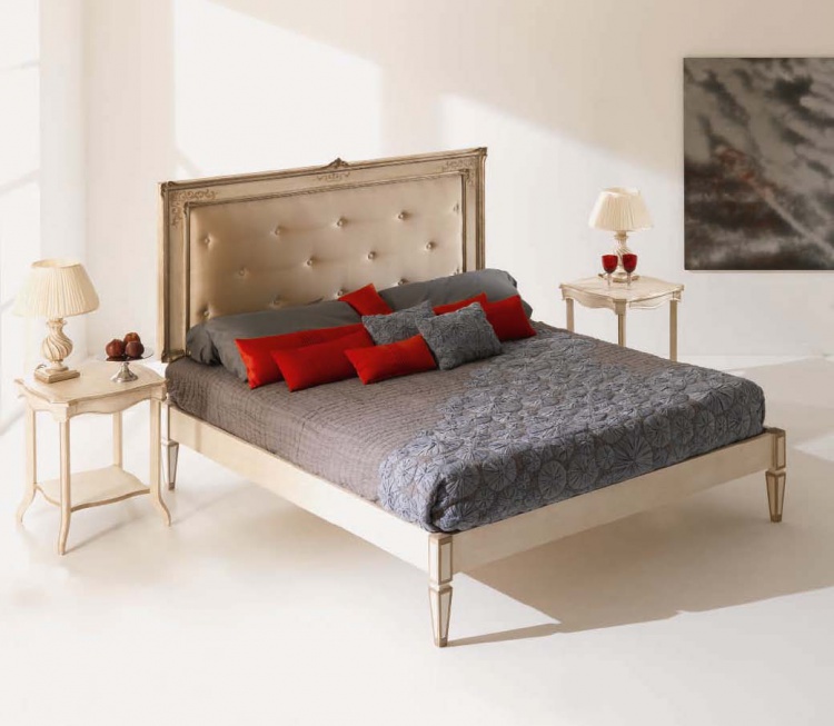 Double bed from Italian producer Silvano Grifoni