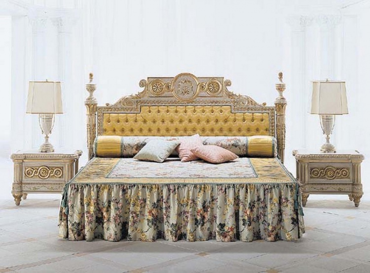 The bed is from Italian manufacturer Colombo Stile