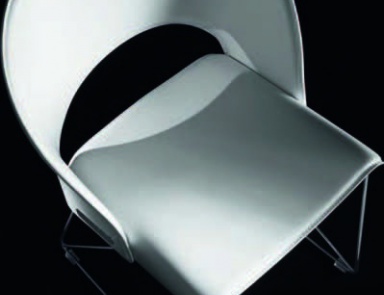 Armchair with a curved backrest, Tonon