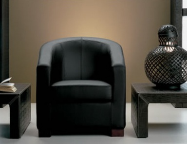 Seat on low legs, Charlotte Formerin