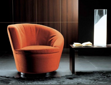 Chair Leslye, Formerin