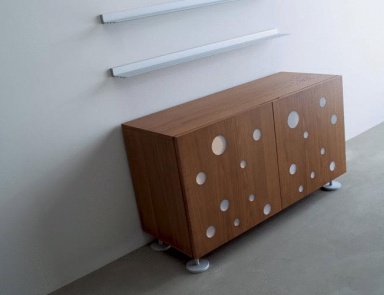 Dresser with metal legs, Horm