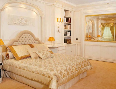 Double bed with shaped headboard, Bucalossi