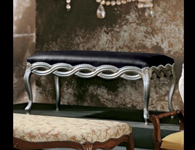 The Bench, Seven Sedie Perfectly