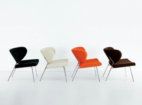 The chair frame is made of chrome plated steel upholstered in fabric or corduroy Comoda, Miniforms