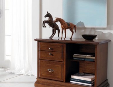 Dresser of wood, at the stilema stand