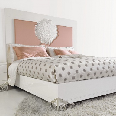 Bedroom (Suite bedroom) the work was first performed in Flower