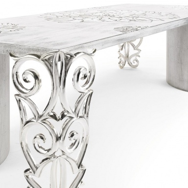 Dining room (dining set) work was first performed in Flowers