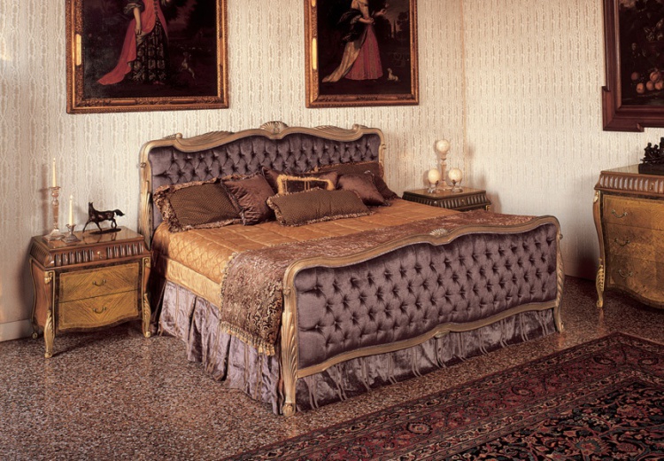 Double bed with high headboard, with gilding and carving, Angello Cappellini