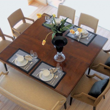 Dining table Downtown