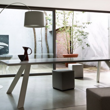 Primetime dining table