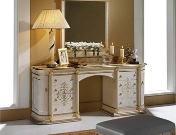 Vanity California coqueta blanca, Vicente Zaragoza