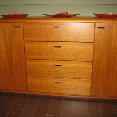 The chest of drawers Venero Sale