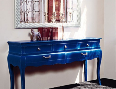 The console on high legs, Tonin casa