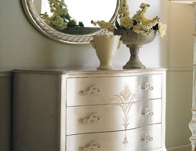 A chest of drawers Com? con pittura Aida CorteZari - Corte Zari