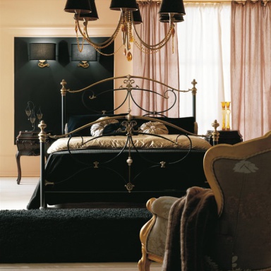 Bed with wrought iron headboard –Letto Postiano