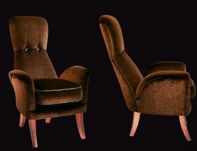 The high-backed chair with legs made of solid wood upholstered in fabric Penelope, BM Style