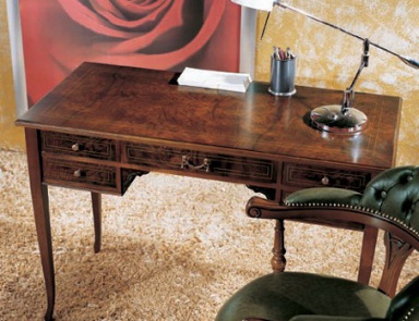 A Desk with drawers, Seven sedie perfectly