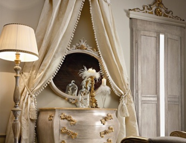 A chest of drawers with frame in solid wood and d?cor from gold foil Andrea Fanfani, Andrea Fanfani
