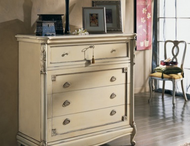 Tall dresser, at the stilema stand