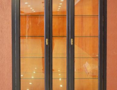 Showcase with glass facade, Tonin casa