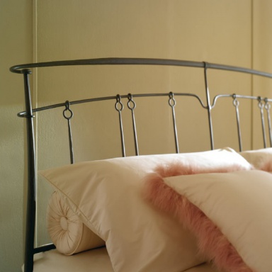 Bed with wrought iron headboard Letto Magda