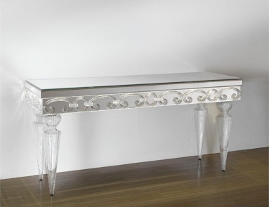 The console body is made of glass Casanova, Reflex Angelo