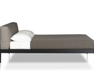 Double bed with metal legs Shin, Porro