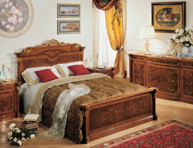 A wooden chest of drawers Florence, Bianchini