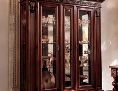 Showcase with glass facade, Bakokko