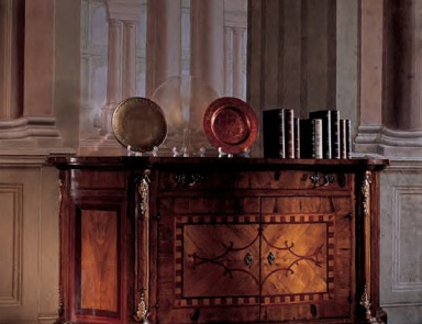 A low chest on legs Bakokko