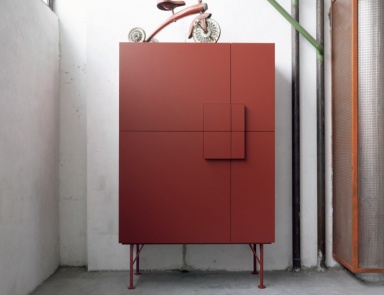 The Cabinet design on high legs, Capo D' Opera