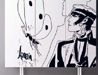 The Cabinet design on high legs, Capo D' Opera