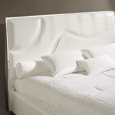 Bed with soft back Riflesso