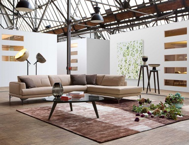 The sofa is modular, Utopie - Roche Bobois