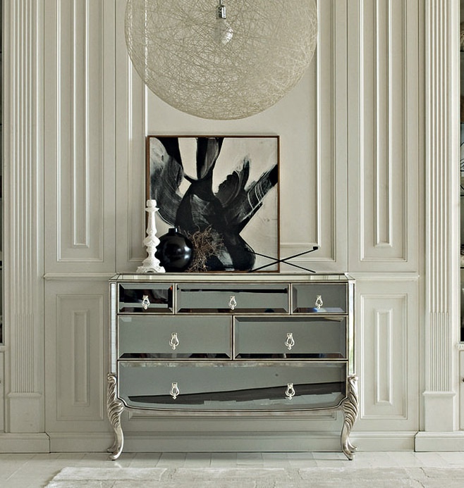 A chest of drawers on short curly legs, Luciano Zonta - Luxury furniture MR