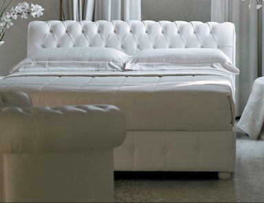 The Royal Bed, Danti