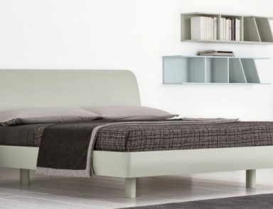 Double bed with low headboard, Cenedese