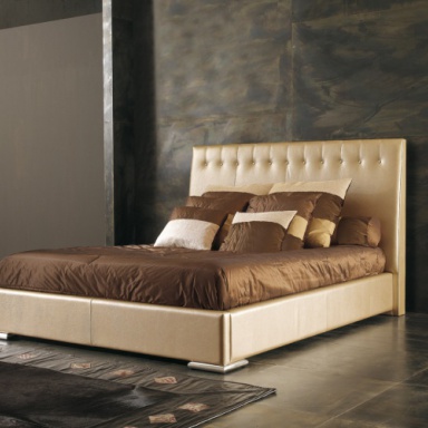 Bed with high headboard Damasco